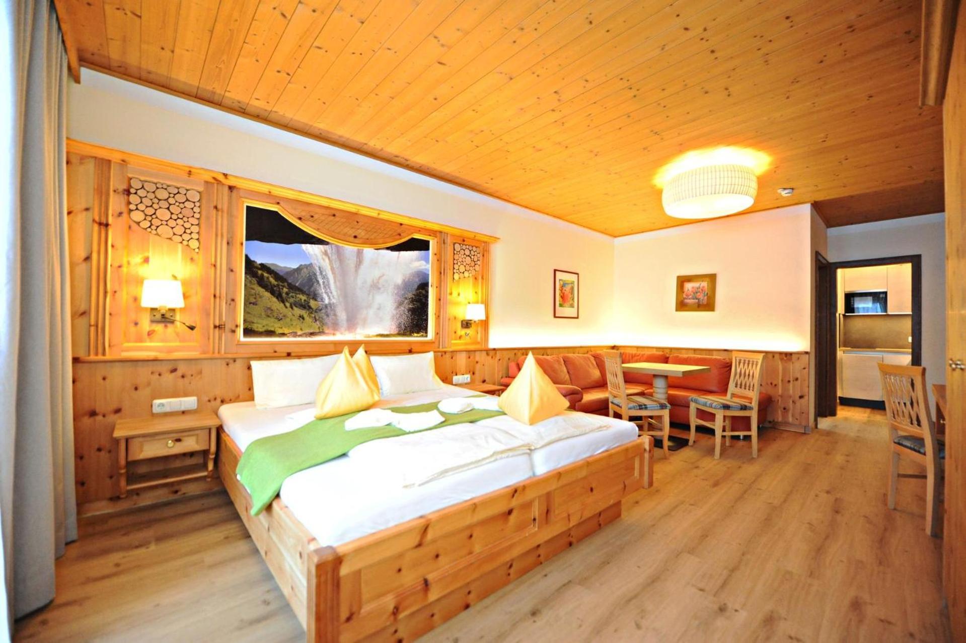 Ski In Ski Out Hotel Unterellmau Зальбах-Хинтерглемм Экстерьер фото